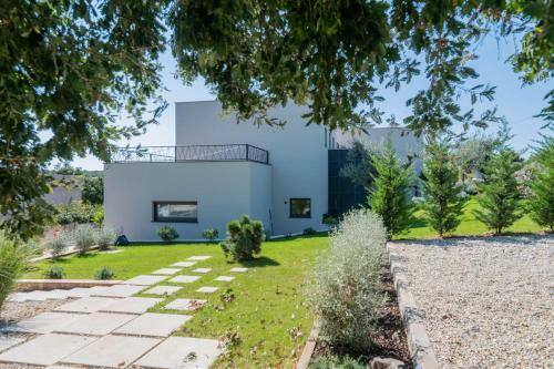 Luxury Villa With Pool-near The Beach