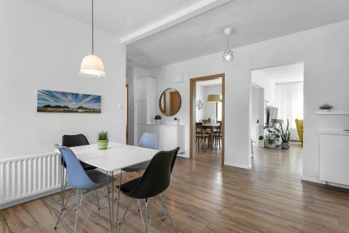 Spacious And Stylish Apartment - Great Location
