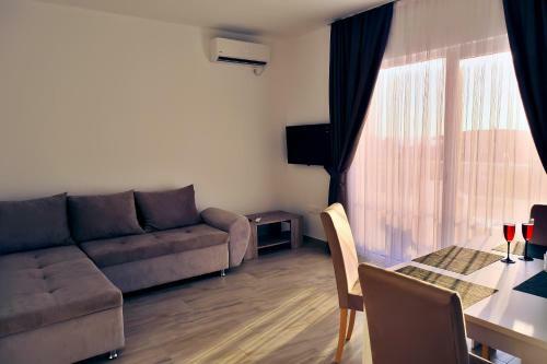 Hotel Aura Lux With Swimming Pool