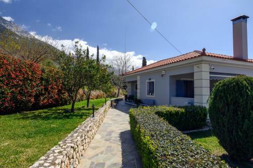 Villa Artemis - Luxury Home Over Lourdas Bay