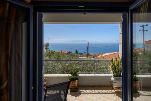 Villa Artemis - Luxury Home Over Lourdas Bay
