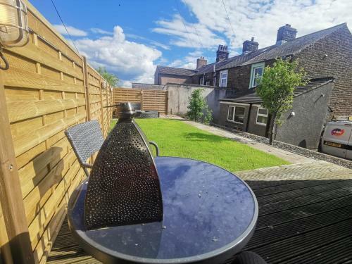 Welcoming 2 Bedroom Home With Large Outdoor Space