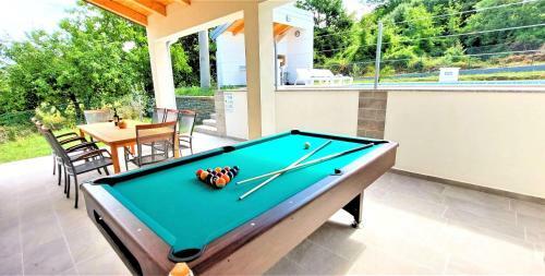 Villa Amoena With Pool And Sauna Near Novigrad