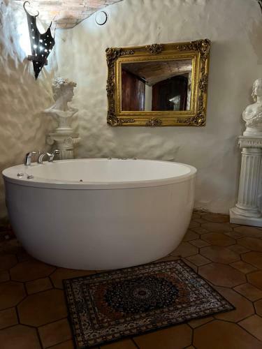 Tilt? 5 Basement Jacuzzi Apartment