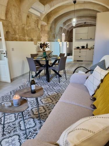 Luxuriously Finished 1 Bedroom Apartment