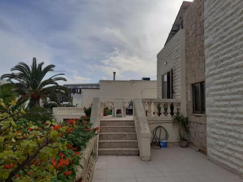 Gorgeous Sunny Terraced Apartment Sleeps 4