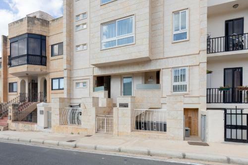 Sea View Apartment In St Paul's Bay