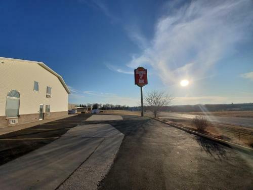 Hotel Super 7 Inn Tecumseh