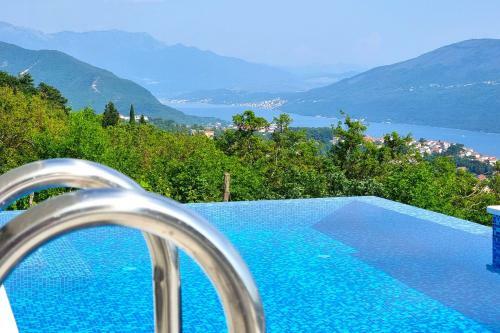 Pool Villa Luxoria Trebesin Whirlpool