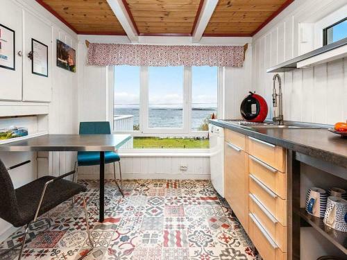 Holiday Home Midsund VII