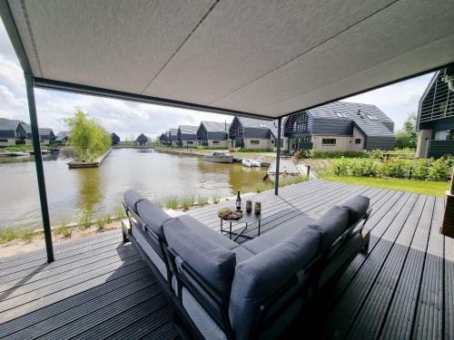 Luxurious Detached Water Villa With Jetty