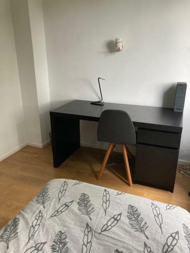 Huis Met De Enorme Boom