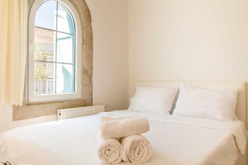 Peaceful House With A Lovely Backyard In Cesme