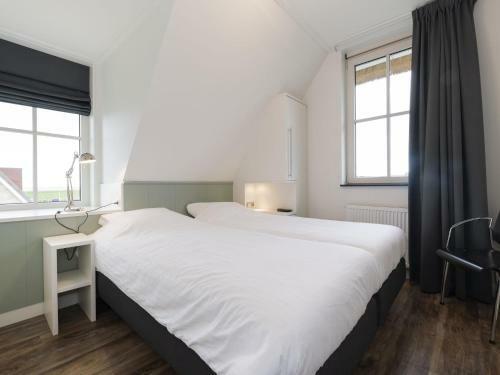 Beautiful, Chic Villa With A Fireplace At The Tjeukemeer