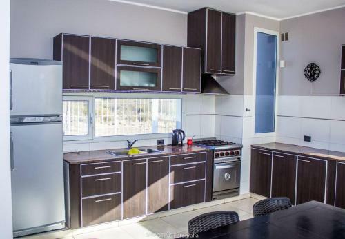 Casa Amplia Con Pileta Climatizada