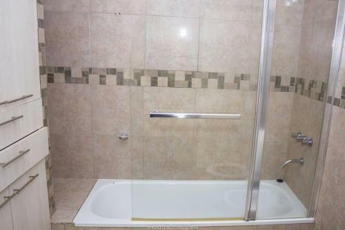Casa Amplia Con Pileta Climatizada