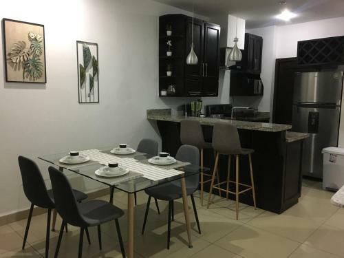 Apartamento Modern Condo, Great Location!