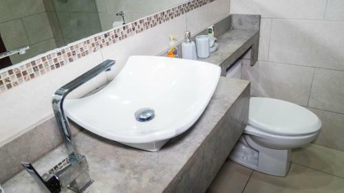 Apartamento Modern Condo, Great Location!