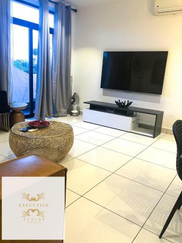 The Executive Luxury Apartment@ 2bedroom Embassy Gardens