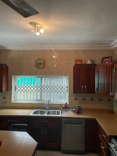 Spacious 2 Bedroom Guest House, East Legon