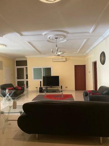 Spacious 2 Bedroom Guest House, East Legon