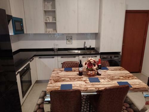 Lovely 2 Bdr Serviced Apartment With Pool, Gym....