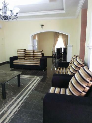Allover Apartments And Suites Apo