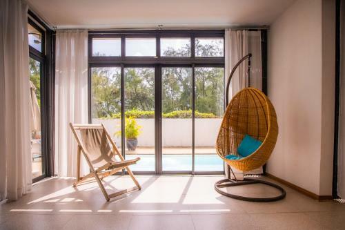 Villa Simone: Sunlit Beach Getaway W/ Pool + Wifi