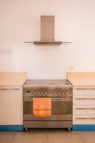 Villa Simone: Sunlit Beach Getaway W/ Pool + Wifi