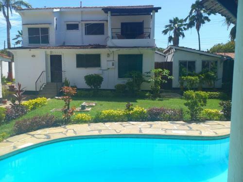 4 Bedrooms Green Breeze Villa
