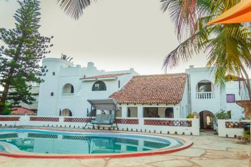Home Away From Home; 5 Bedroom House With A Pool