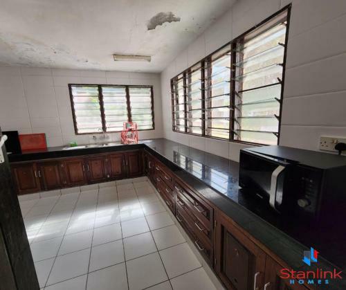 A Breath-taking 5-bedroom Holiday Home!