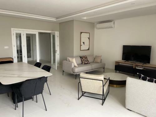 Prestigious 3 Bed Apartment In A Residential Area