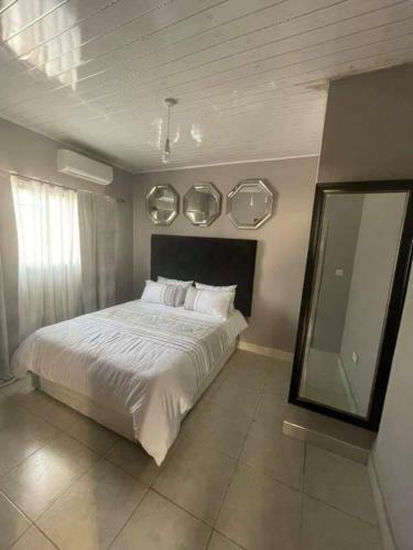 Spacious 2 Bedroomed Semi-detached Fully Furnished Apartment