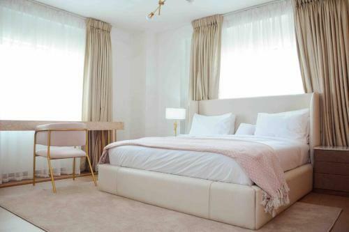 Upscale 3 Bedroom High-rise Apartment In V/island