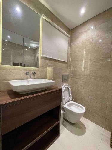 Upscale 3 Bedroom High-rise Apartment In V/island