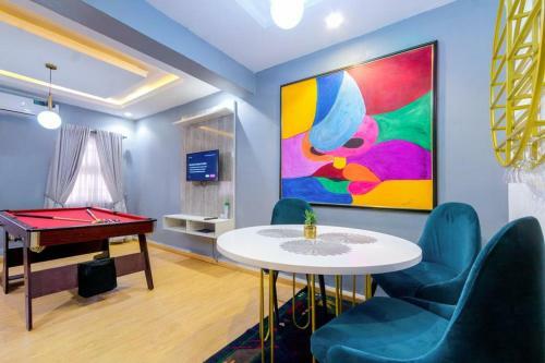 Cheerful & Colourful 3bedroom Apartment