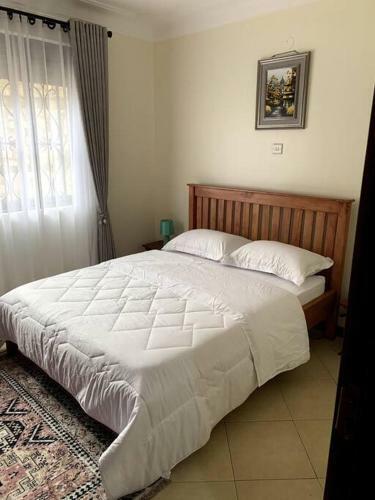 Cozy 2-bedroom Apartment Within City Limits.