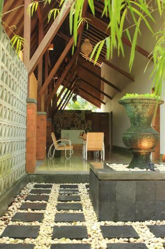 Hostal Komoreya Guesthouse