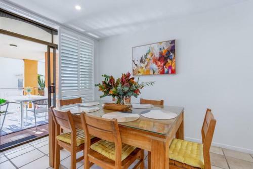Apartamento Homely 2 Br Apt At Coolum Beach W Pool