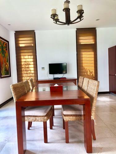 Charming 4 Bedrooms Villas With Few Step To Beach