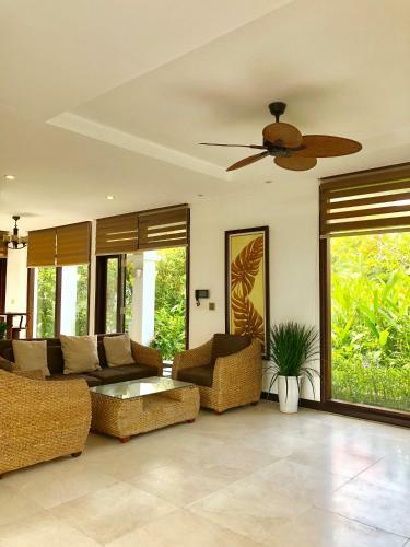 Charming 4 Bedrooms Villas With Few Step To Beach