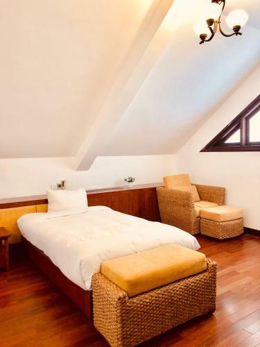 Excellent Ruby Villa Near Han River