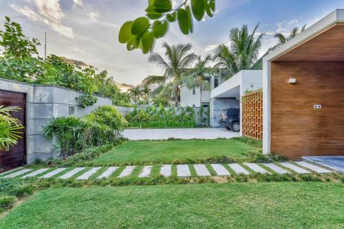 Stunning Beachfront 6br Villa W Largest Pool