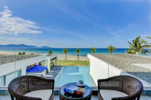 Stunning Beachfront 6br Villa W Largest Pool