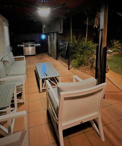 Beautiful Three Bedroom Home In Eimeo Village