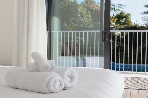 Tropical Oasis Escape With Heated Pool