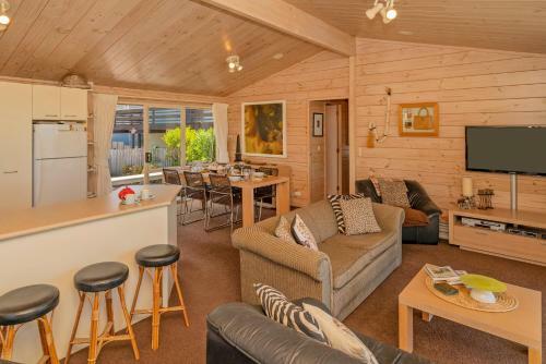 Absolute Beachfront Bach - Pauanui Holiday Home