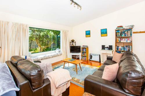 Relax At Raglan - Raglan Holiday Home