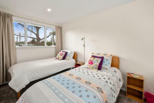 Plum Tree Cottage - Turangi Holiday Home
